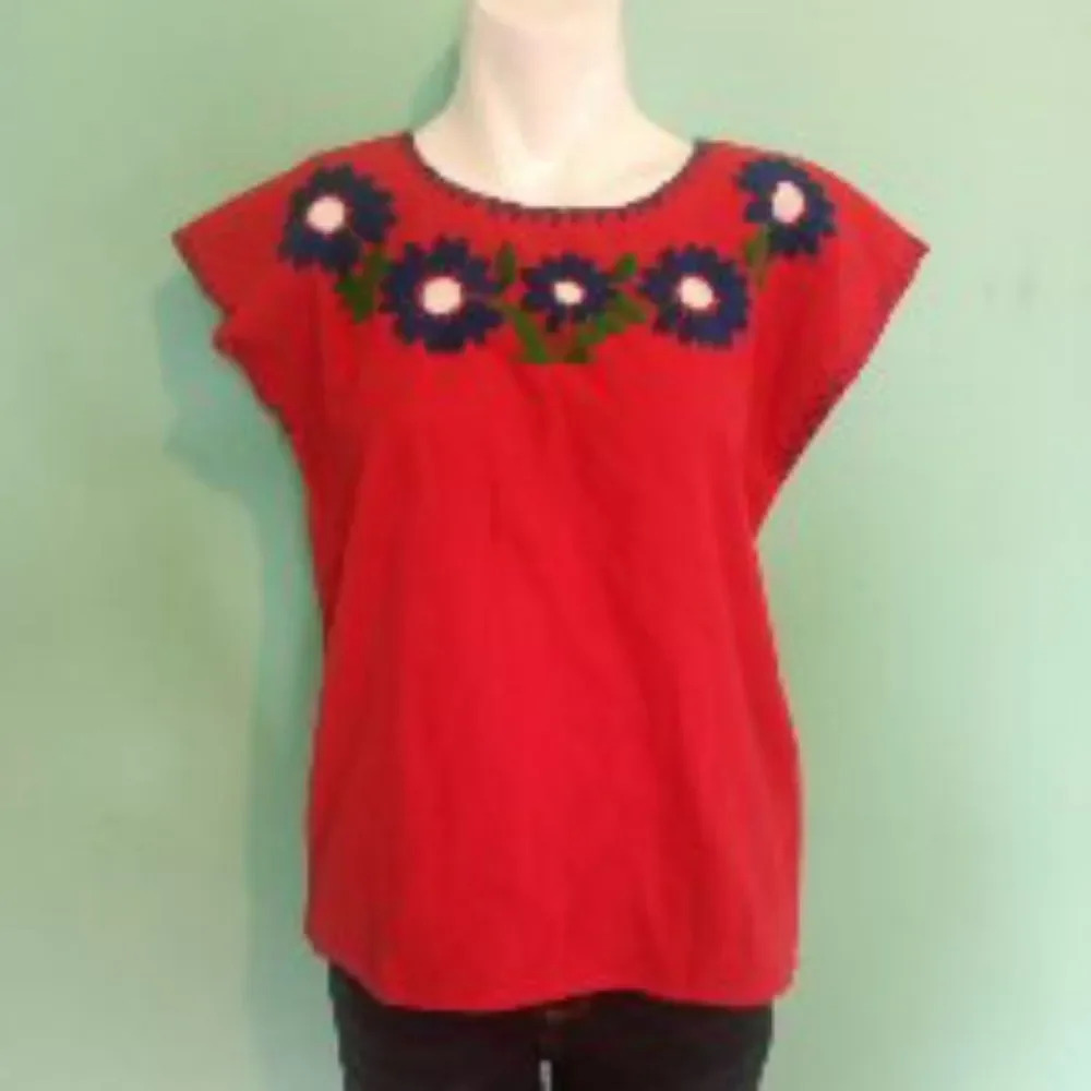 Embroidery handmade Mexican top size medium ( Hang )